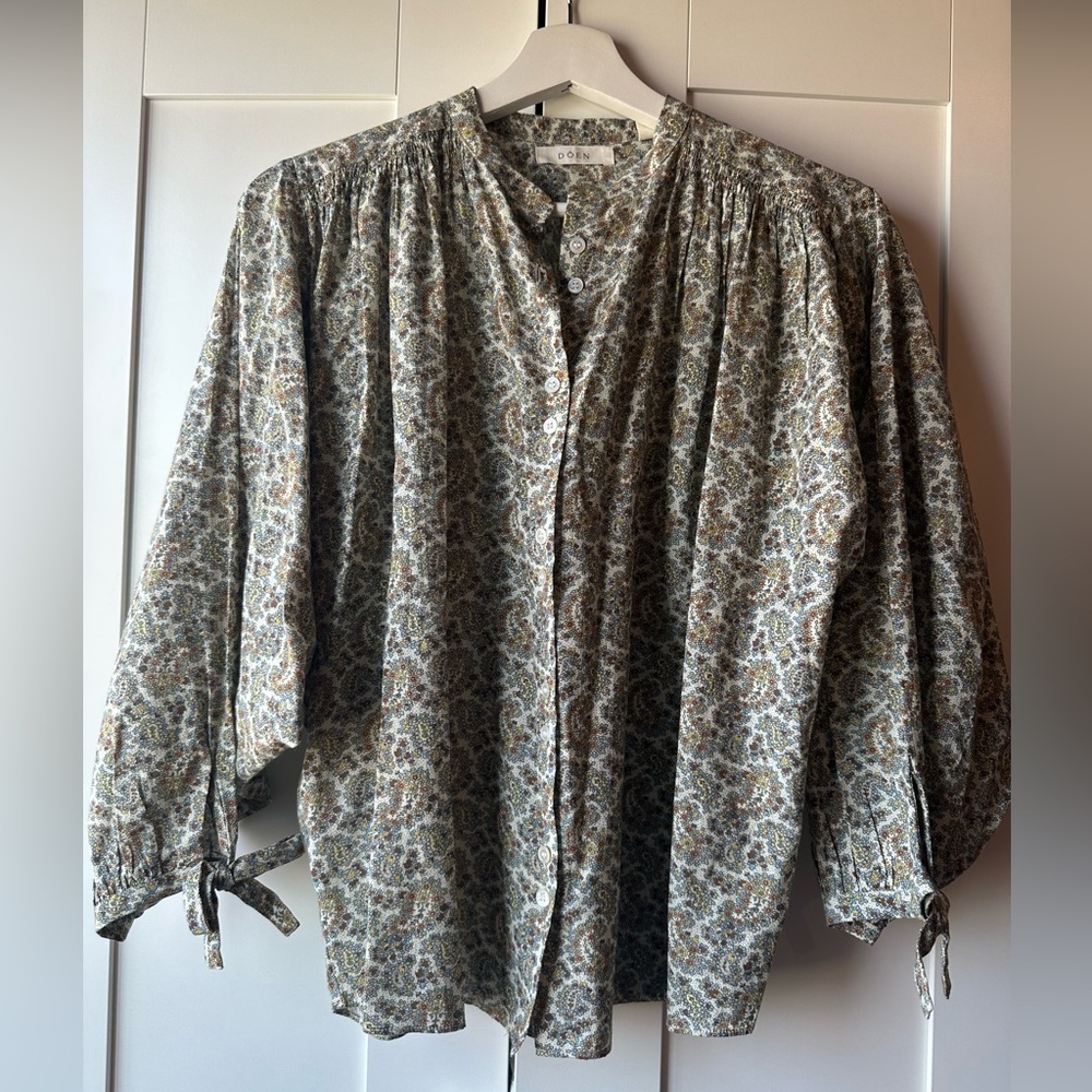 Doen Floral Button-Front Blouse in Olive Green and Cream